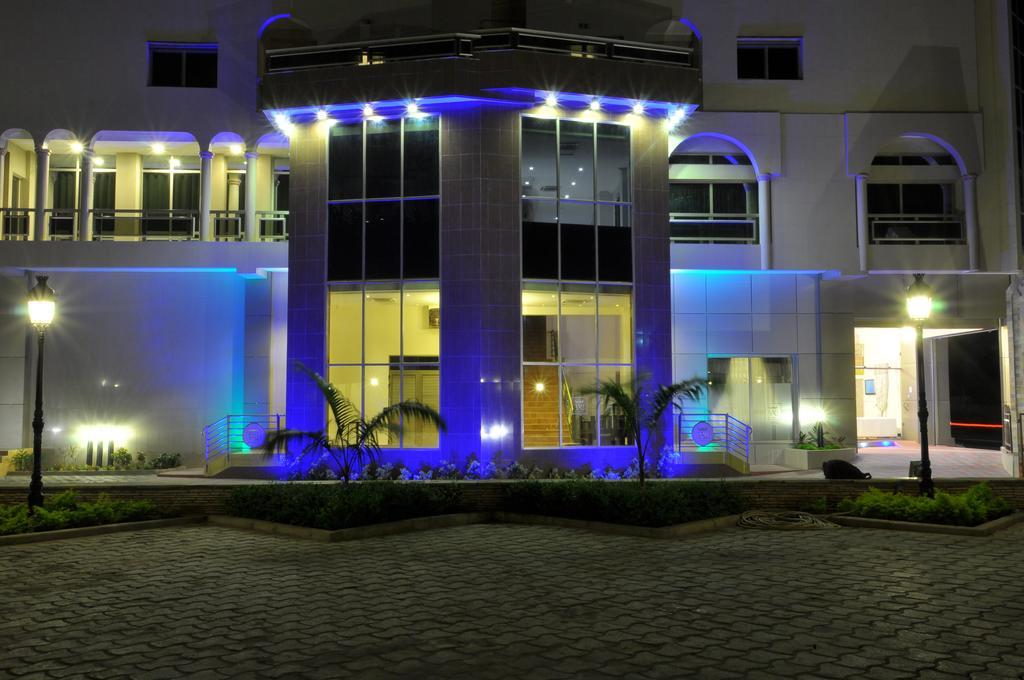 Benin Royal Hotel Котону Екстериор снимка