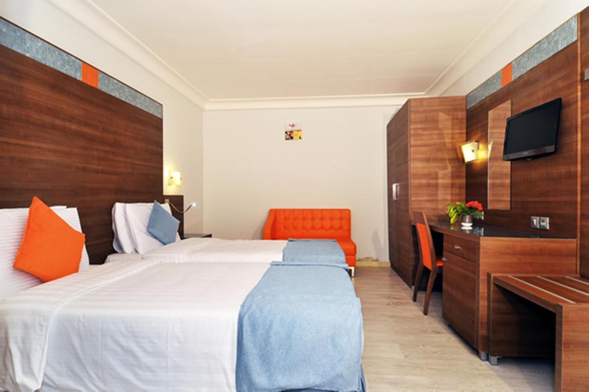 Benin Royal Hotel Котону Екстериор снимка
