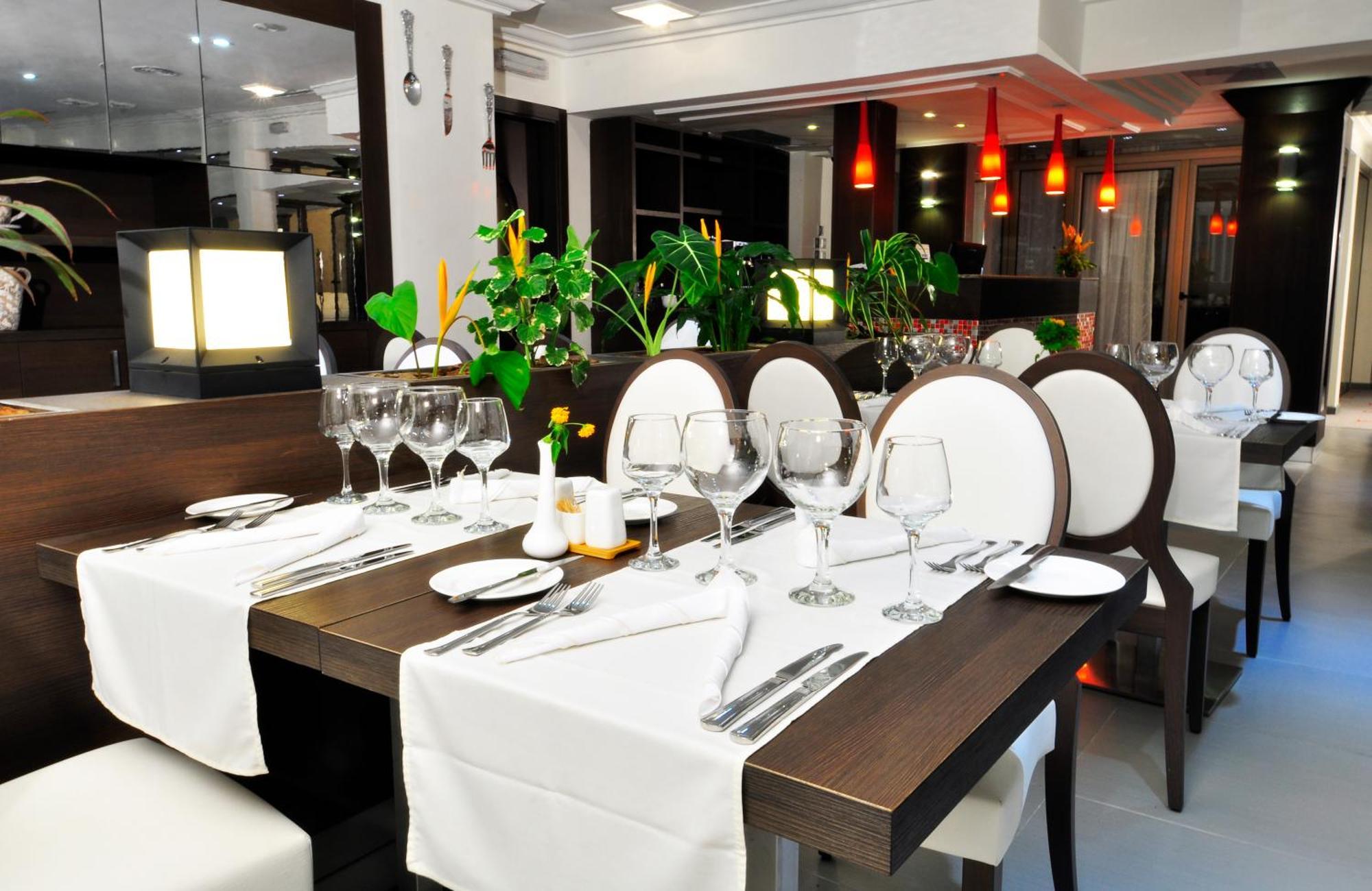 Benin Royal Hotel Котону Екстериор снимка