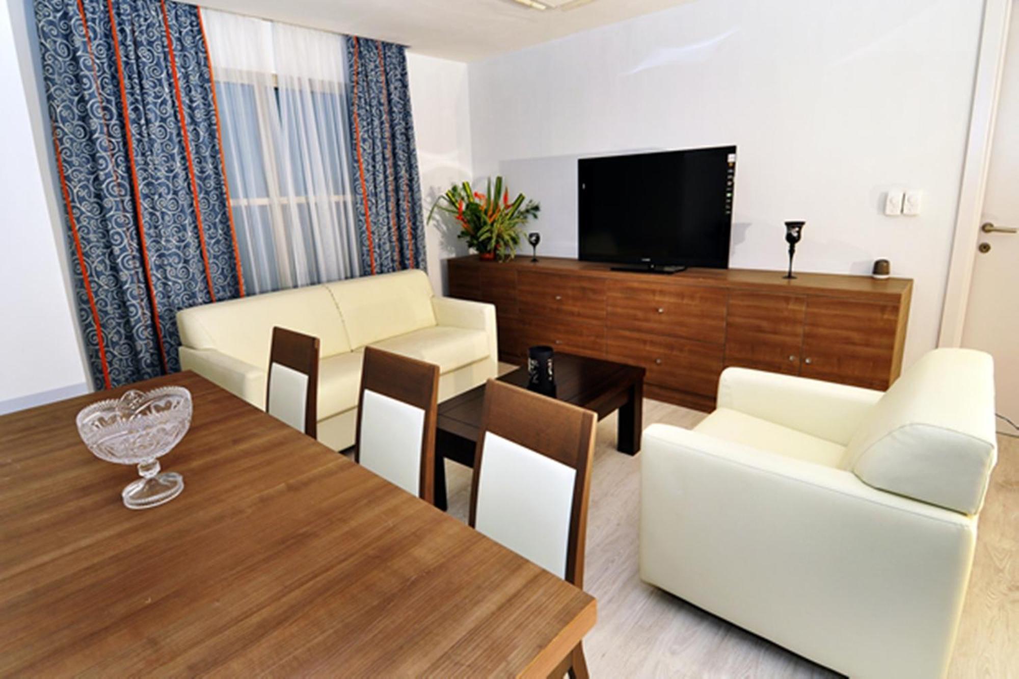 Benin Royal Hotel Котону Екстериор снимка