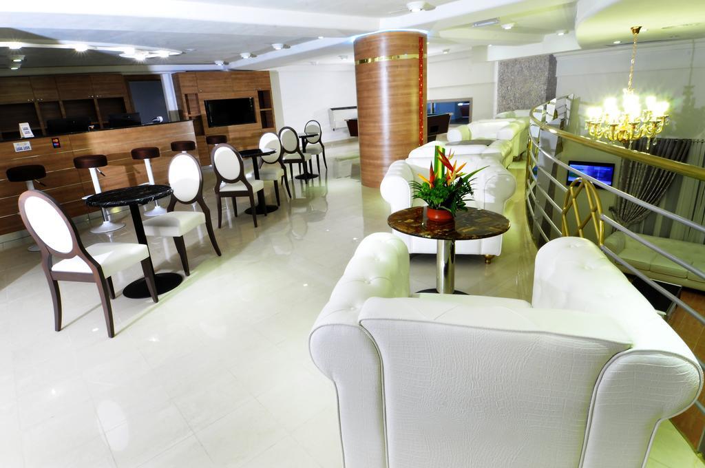 Benin Royal Hotel Котону Екстериор снимка