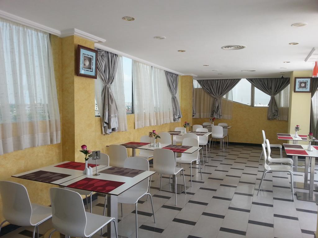 Benin Royal Hotel Котону Екстериор снимка