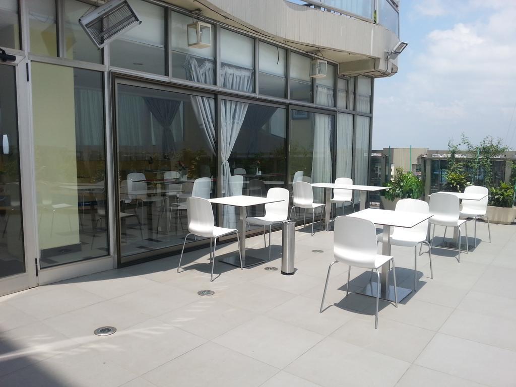 Benin Royal Hotel Котону Екстериор снимка