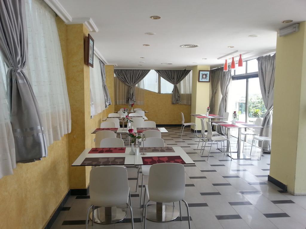 Benin Royal Hotel Котону Екстериор снимка