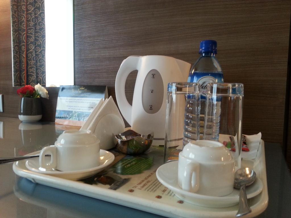 Benin Royal Hotel Котону Екстериор снимка