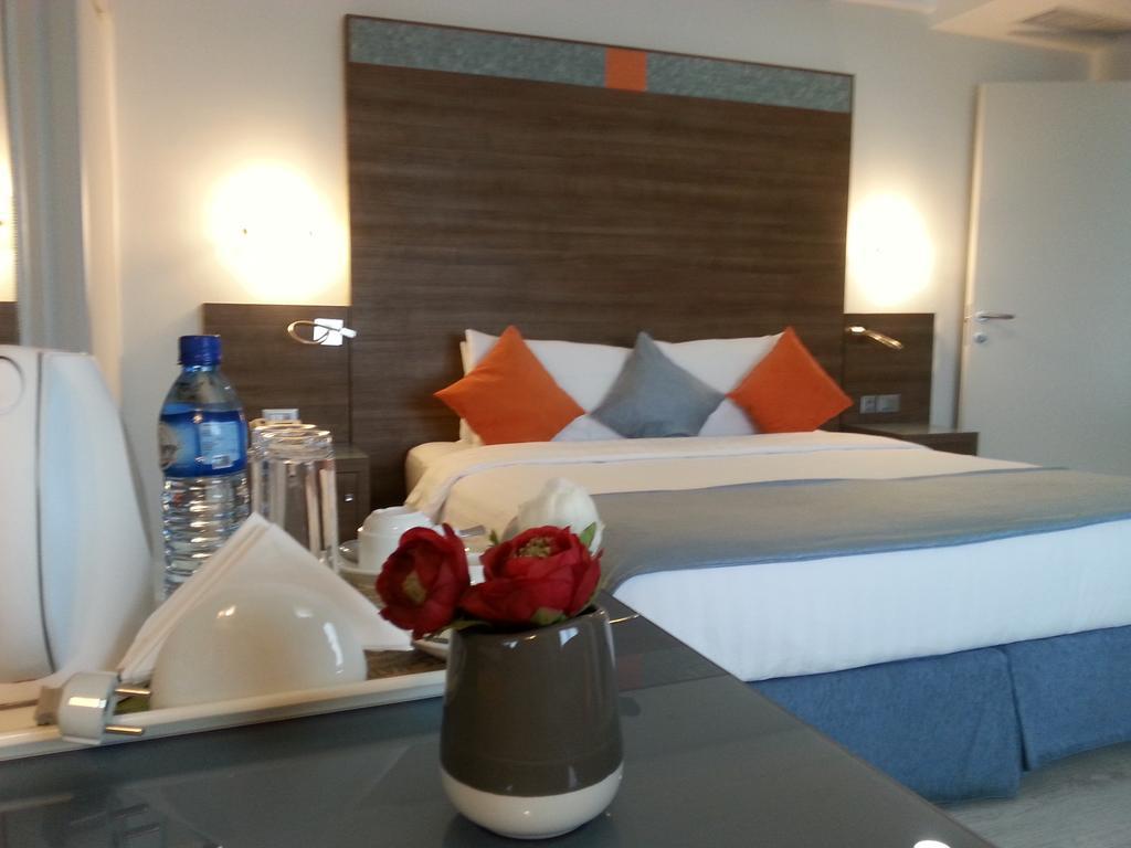 Benin Royal Hotel Котону Екстериор снимка