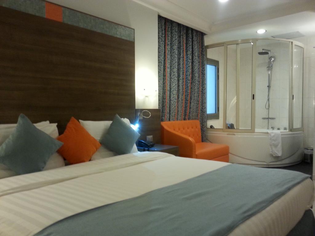 Benin Royal Hotel Котону Екстериор снимка