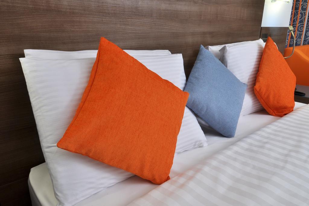Benin Royal Hotel Котону Екстериор снимка