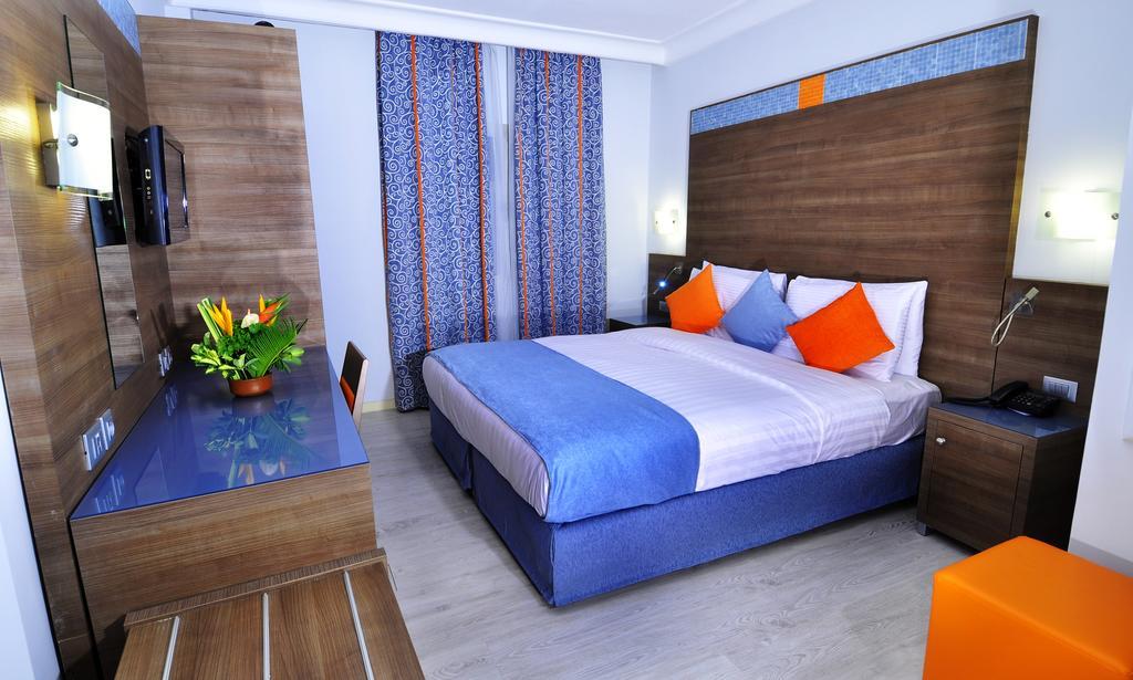 Benin Royal Hotel Котону Екстериор снимка