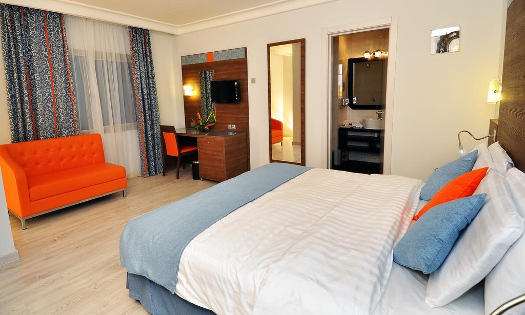 Benin Royal Hotel Котону Екстериор снимка