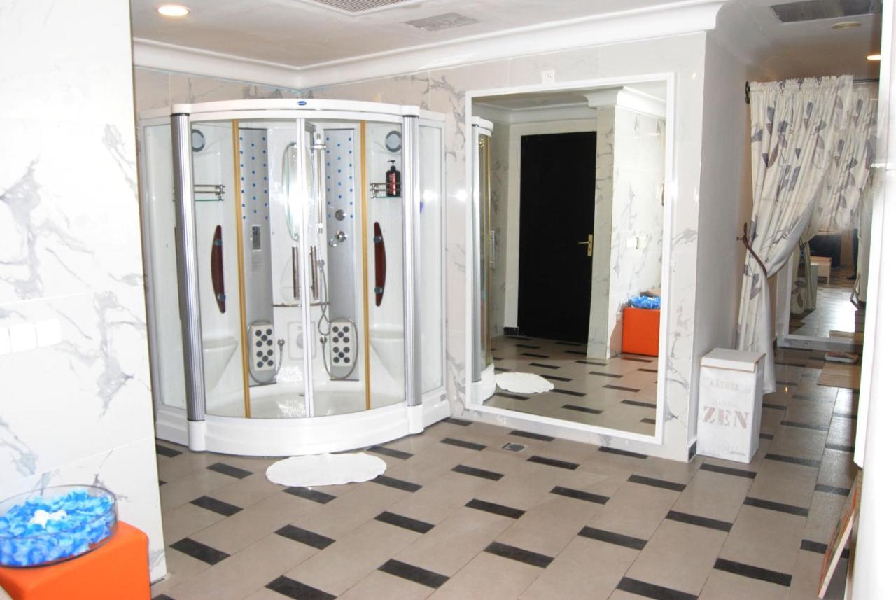 Benin Royal Hotel Котону Екстериор снимка