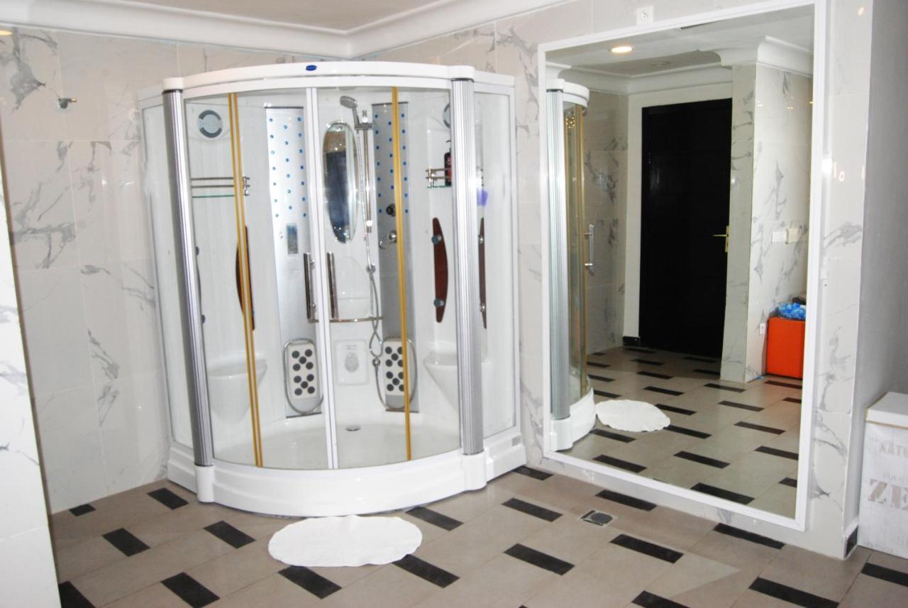 Benin Royal Hotel Котону Екстериор снимка