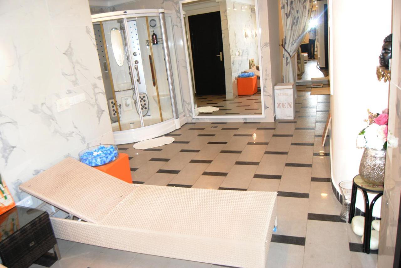 Benin Royal Hotel Котону Екстериор снимка