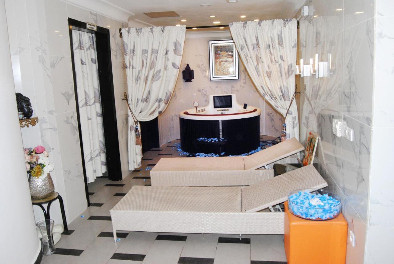 Benin Royal Hotel Котону Екстериор снимка