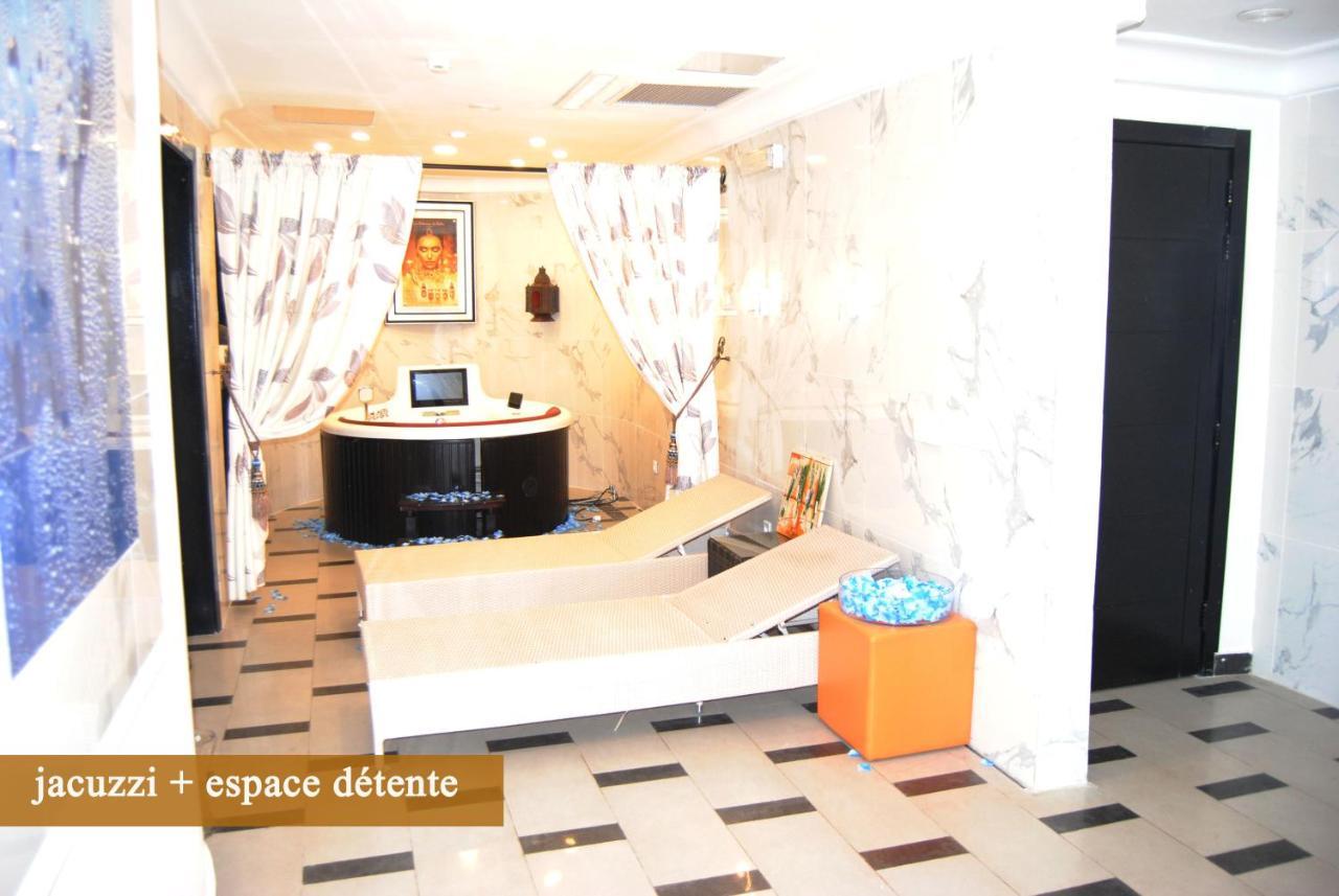 Benin Royal Hotel Котону Екстериор снимка